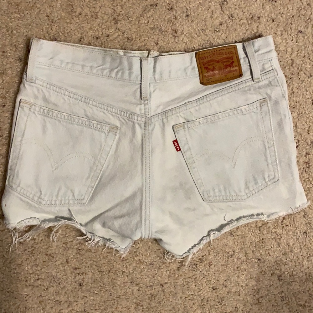 Light wash Levi’s shorts